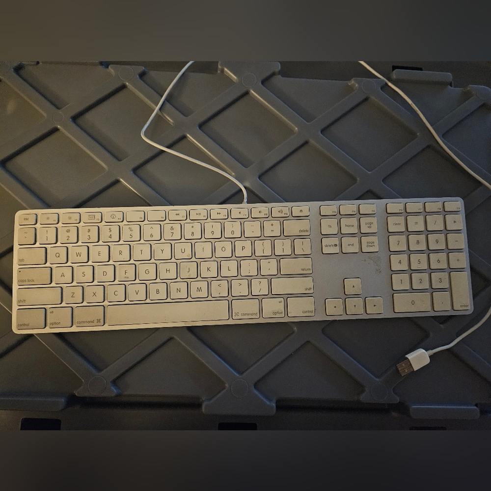 Apple Wireless Keyboard - Picture 2 of 7